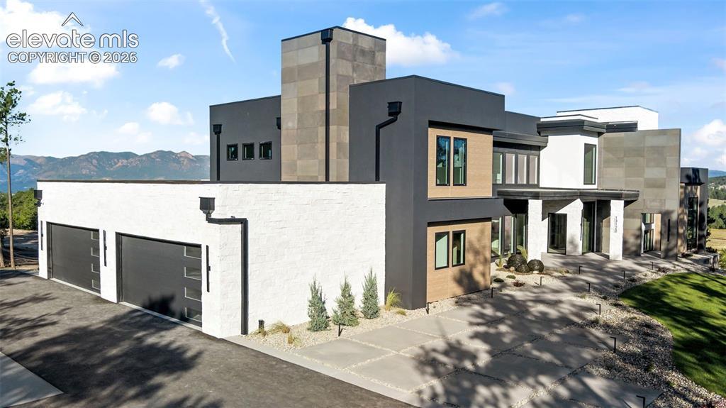 Image 3: 5 car garage