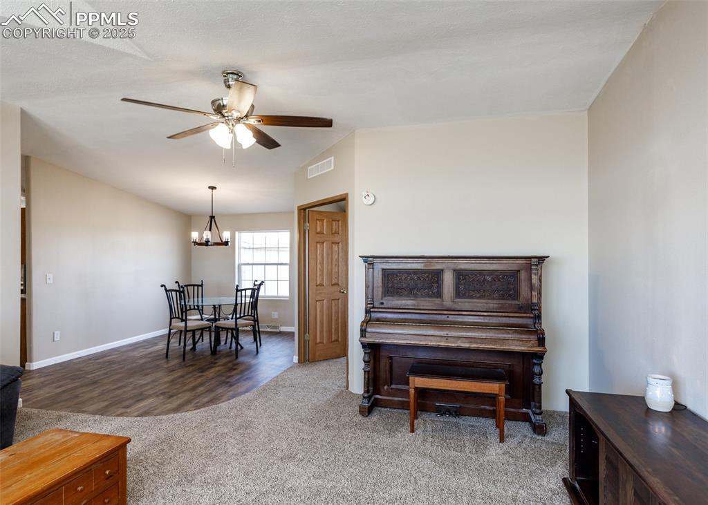 Image 4: Living Room