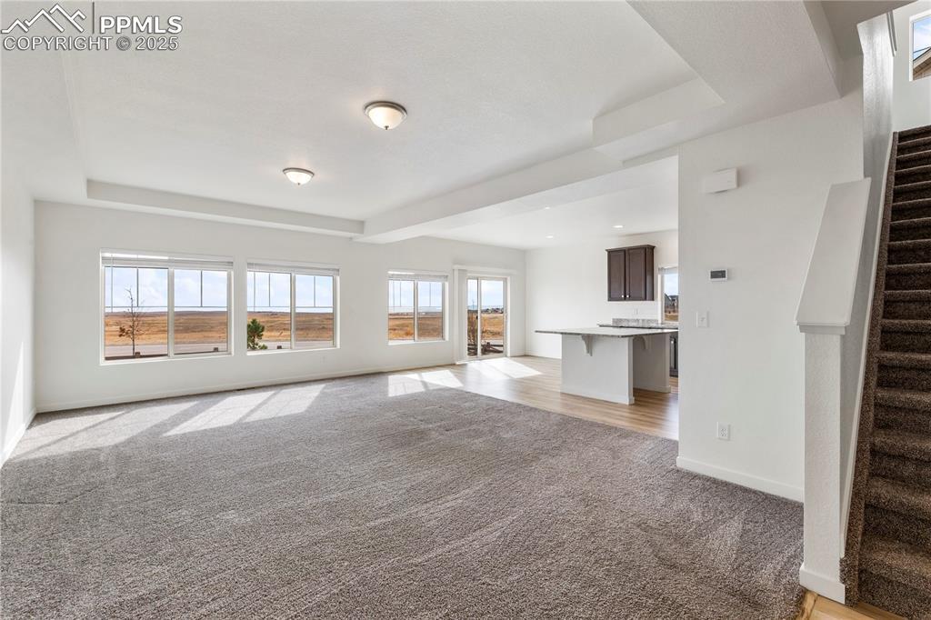 Image 3: Open and bright living room