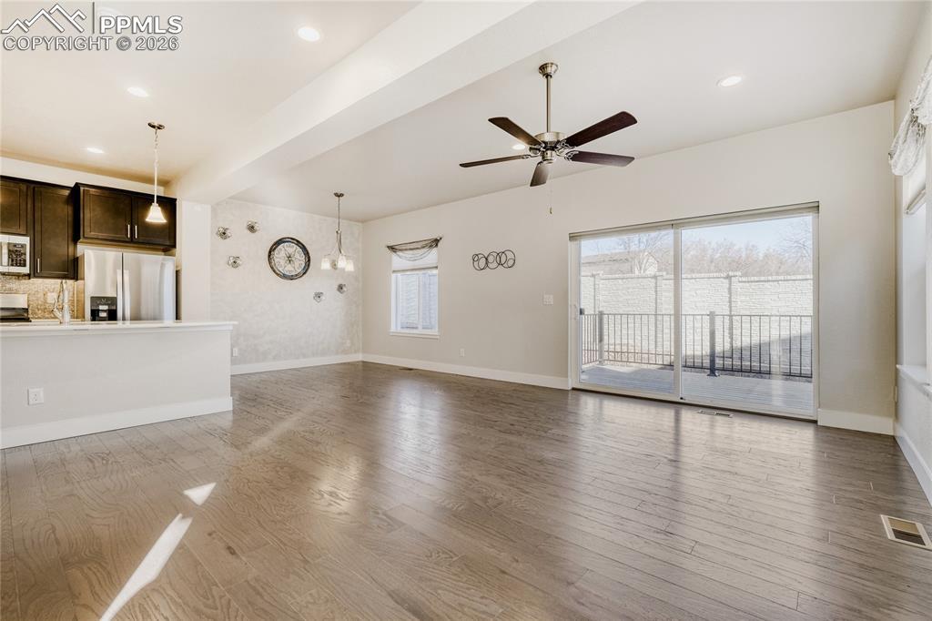 Image 4: Living Room