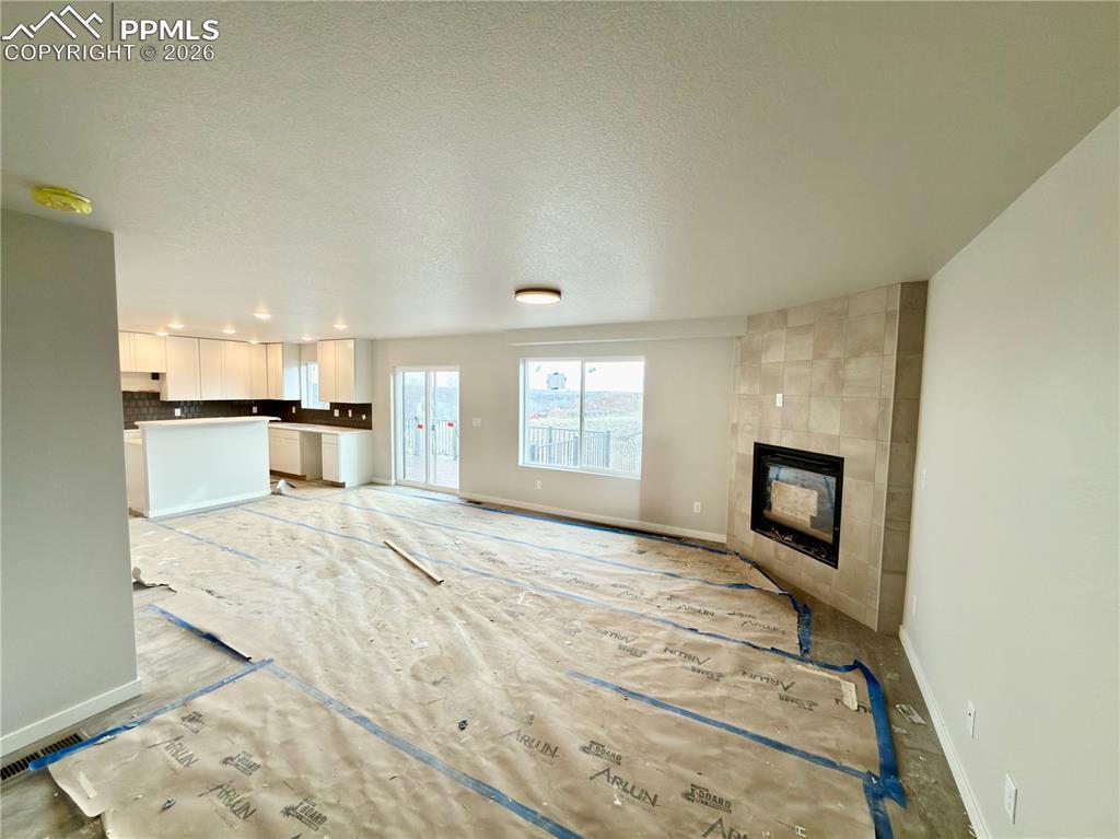 Image 4: Living Room