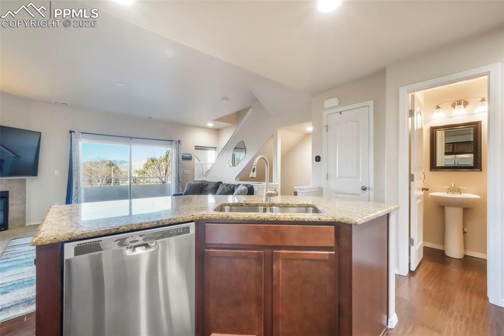 Image 4: Kitchen Island