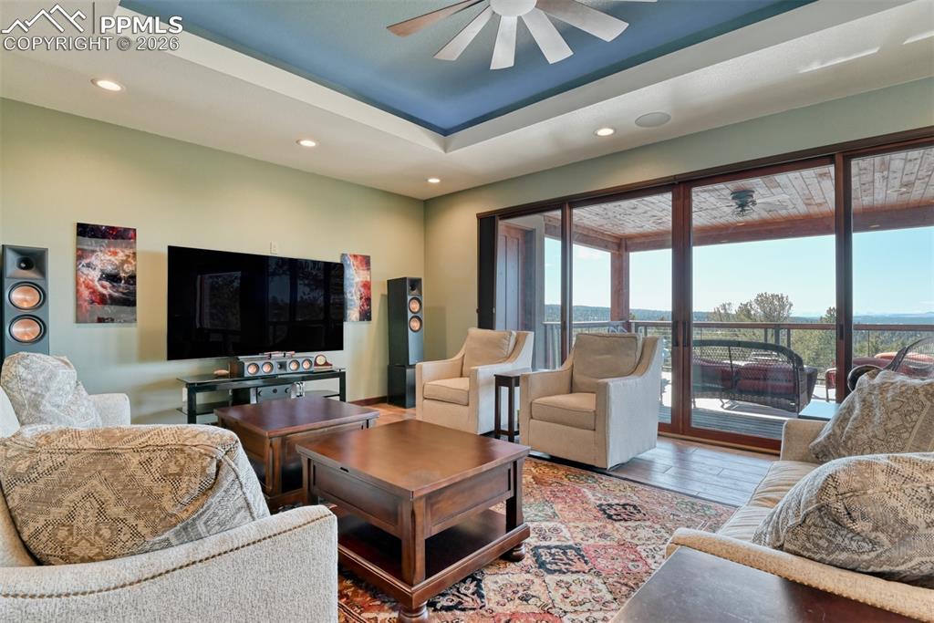 Image 3: Living Room