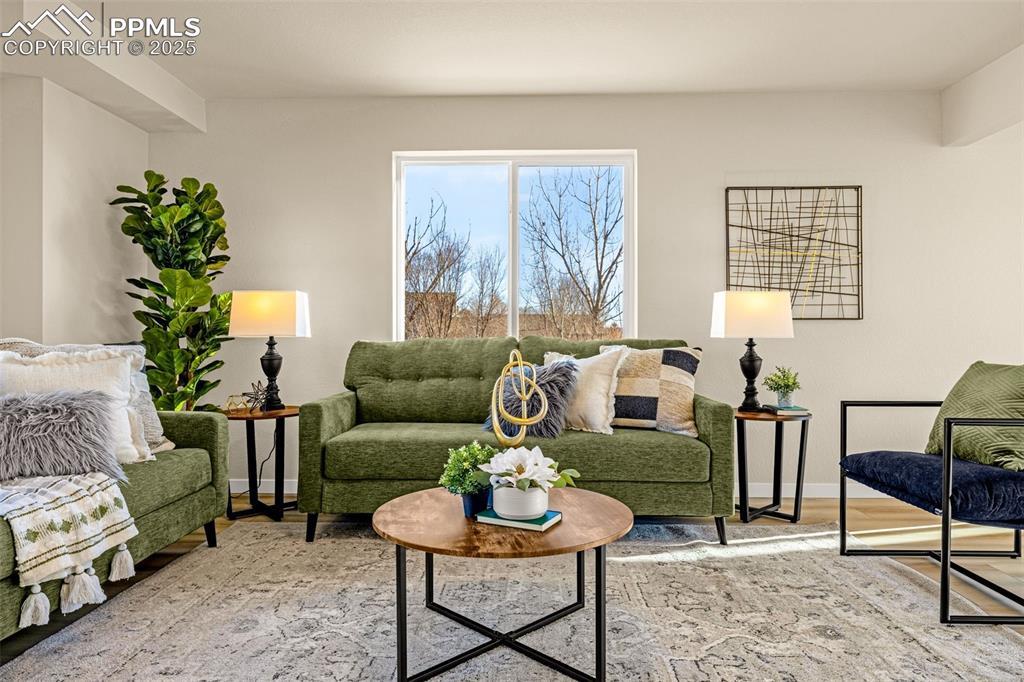 Image 3: Living Room