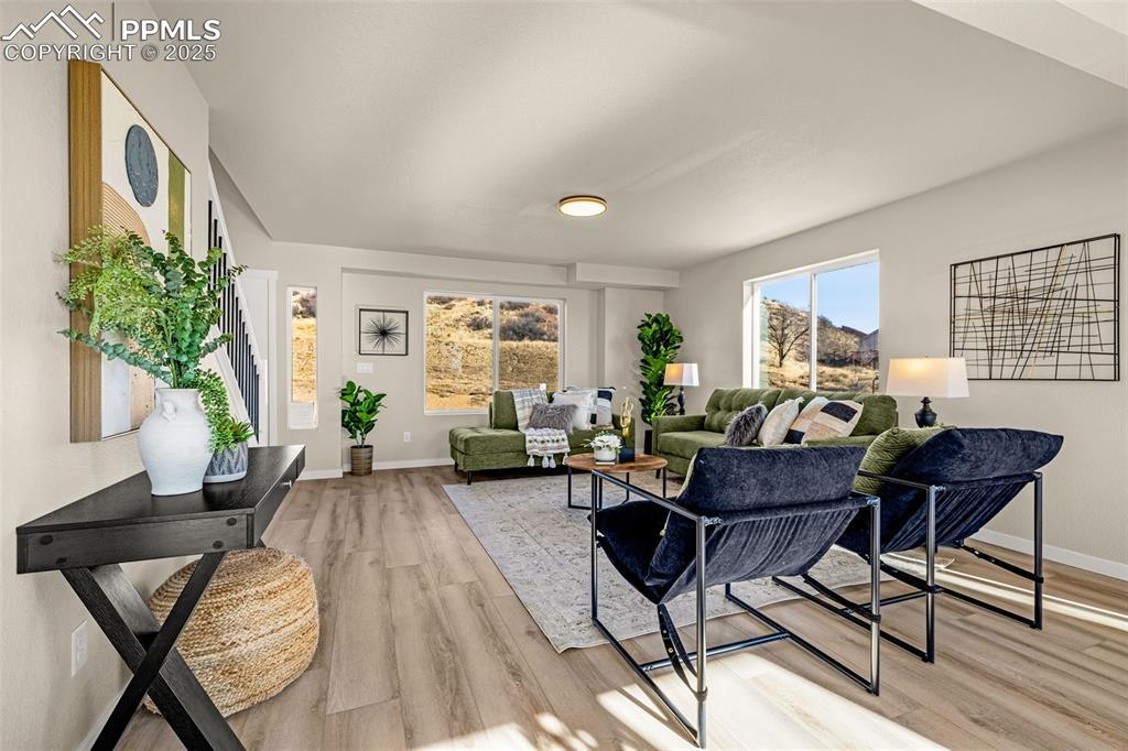 Image 4: Living Room