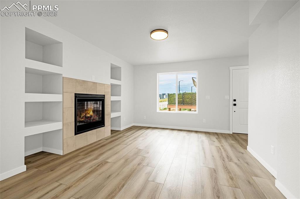 Image 4: Living Room