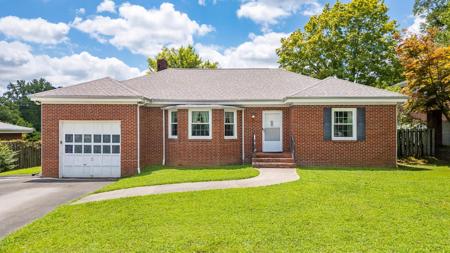 108 W Daytona Drive