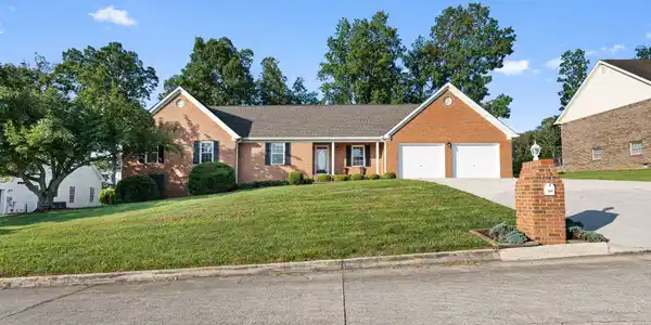 133 Rosewood Drive NE