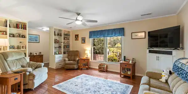 Image 4: 12-web-or-mls-146A5312