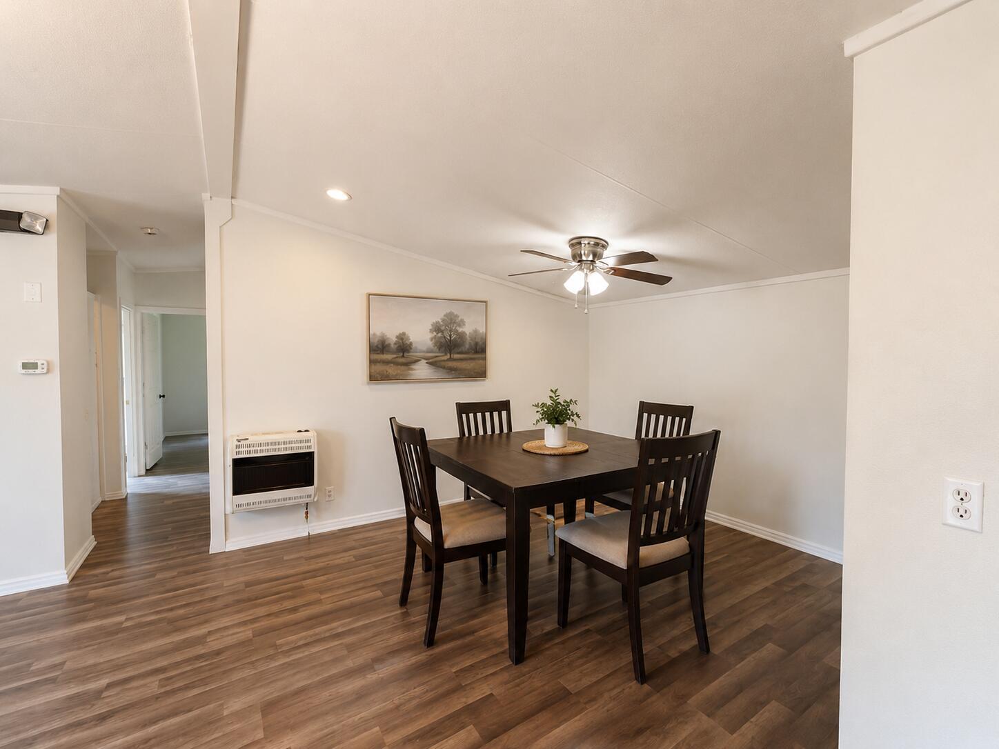 Image 4: Dining Area