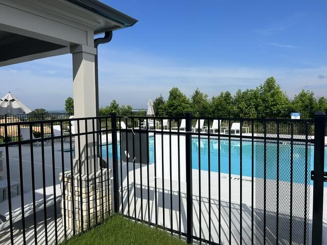 Image 2: Skyline pool1