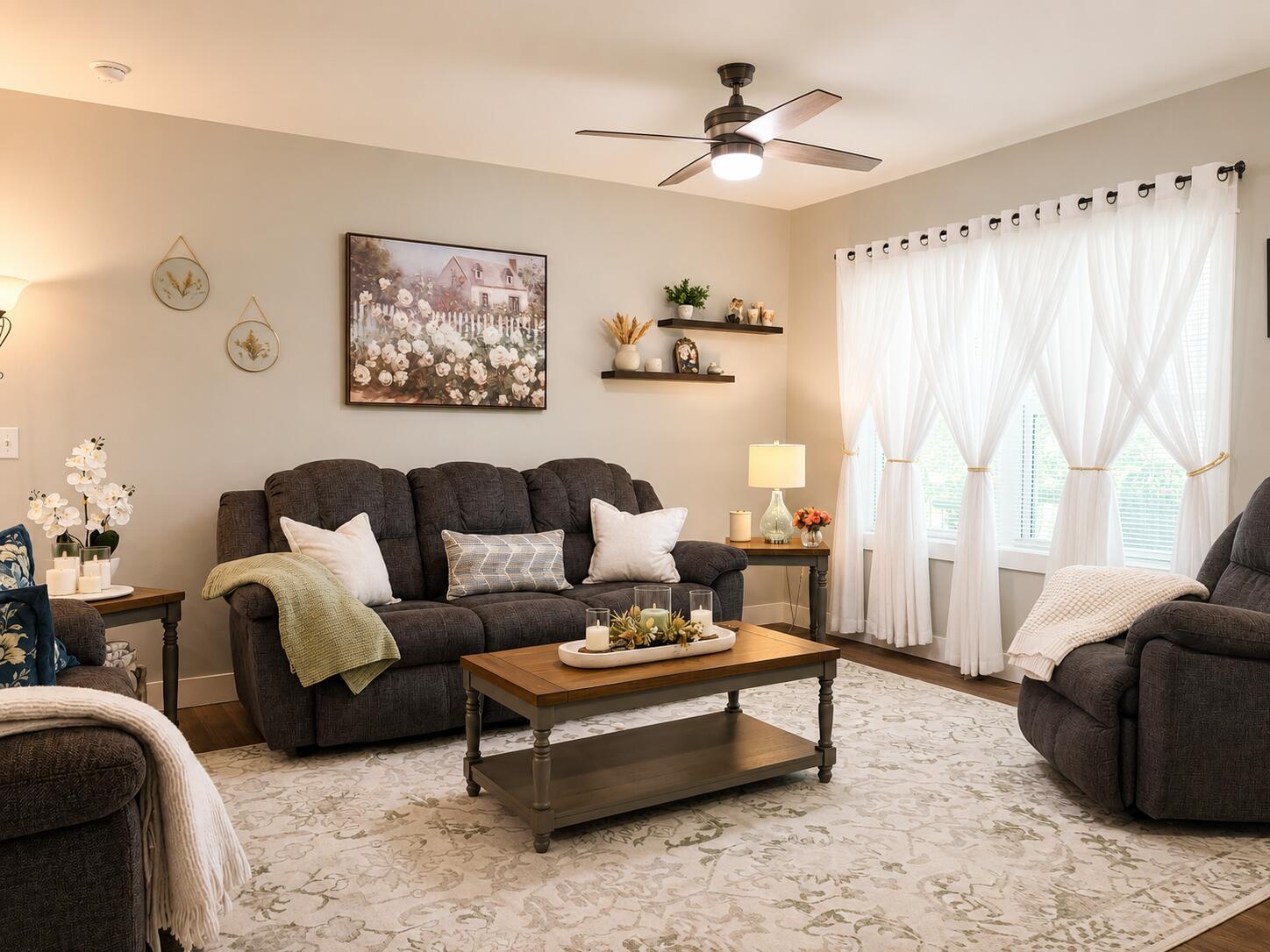 Image 3: Living Room