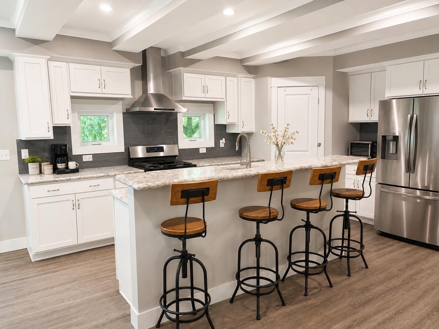 Image 4: Kitchen Island