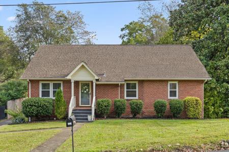 109 E Meadowbrook Drive