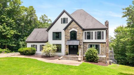 622 Wilton Lane NW