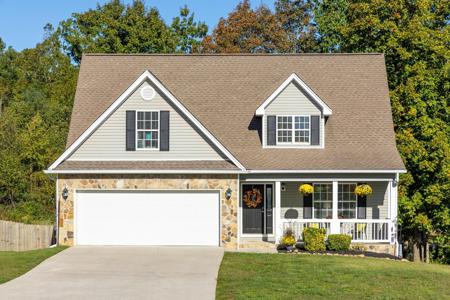 1339 Woodland Cove Place NE