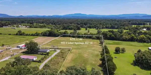 953 Cedar Springs Road SE