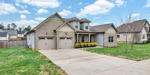 210 Winding Glen Drive NW