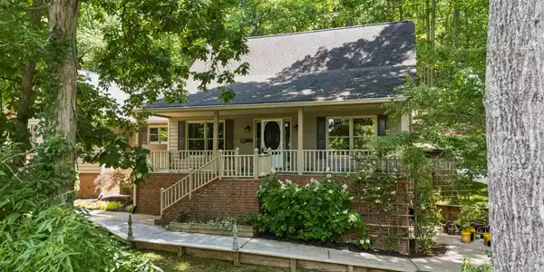2013 Laurel Springs Drive NW