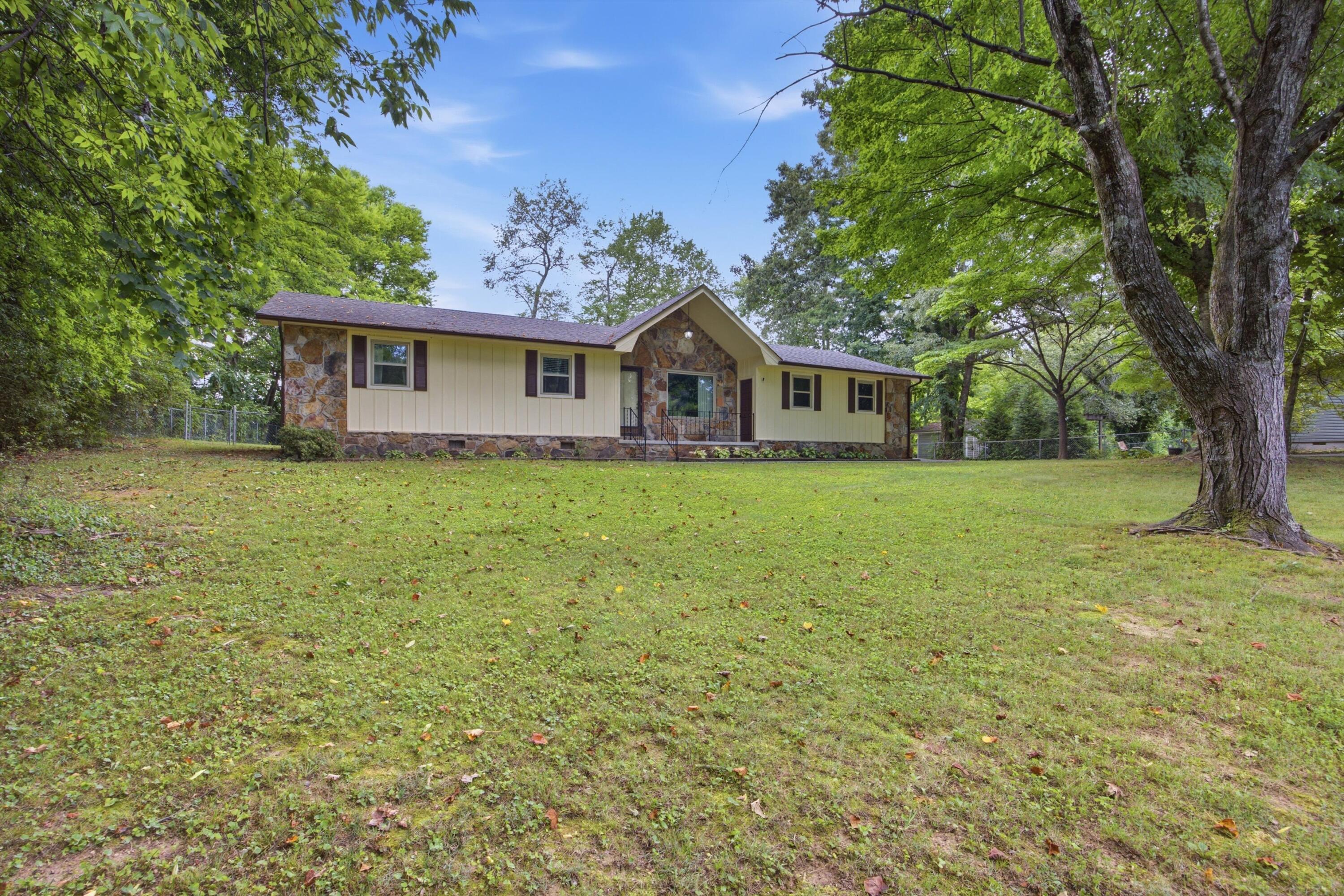 Image 3: 03-222TroyDr-31