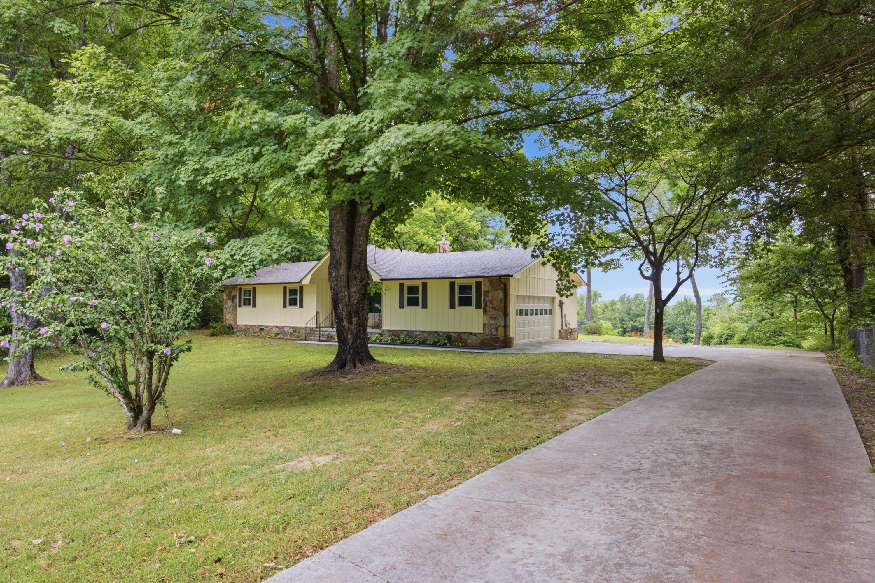 Image 4: 04-222TroyDr-32