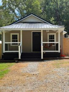 410 N Douglas Avenue