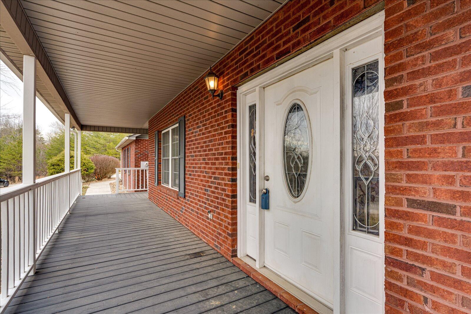 Image 4: 05-240 W Park Cir-5