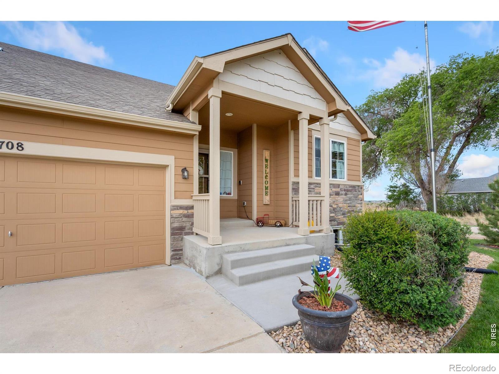 Image 1: Covered entryway and nice landscaping Image 1: Covered entryway and nice landscaping