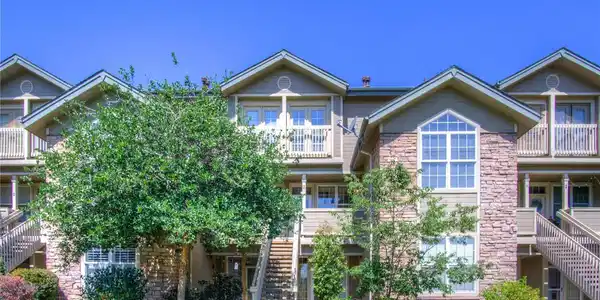 2818 W Centennial Drive