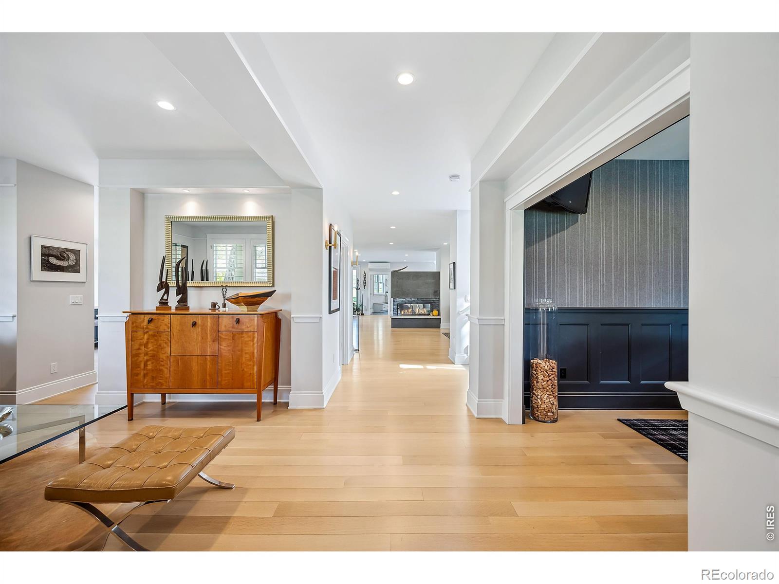 Image 4: Front entry Image 4: Front entry