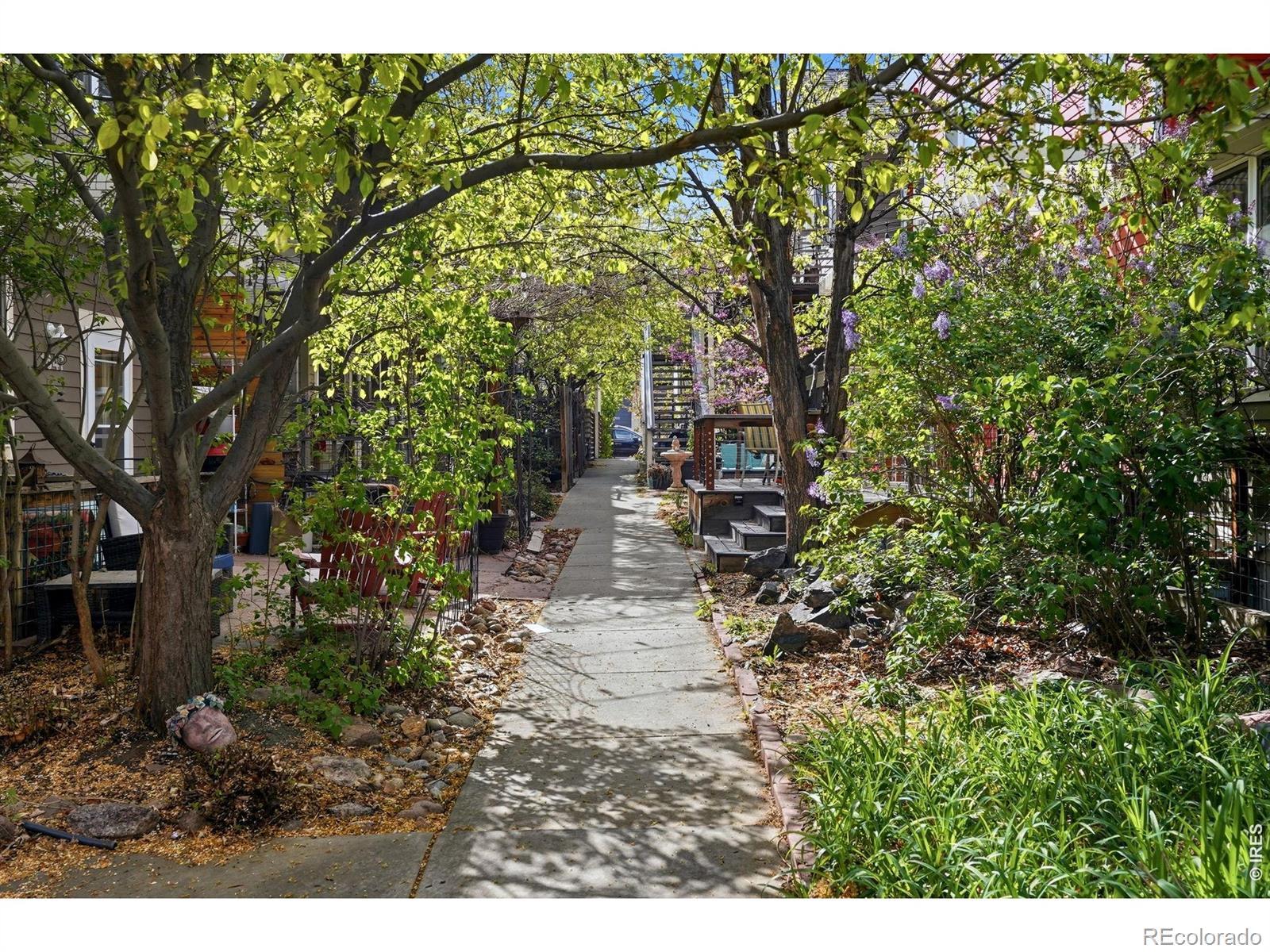 Image 4: Mature landscaping everywhere Image 4: Mature landscaping everywhere