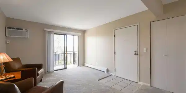 Image 2: Tile entry and hall closet