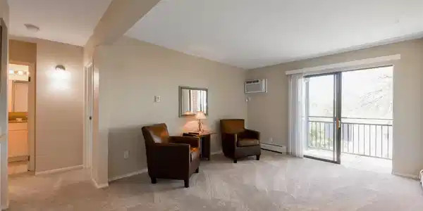 Image 3: Great light from sliding door off of living room