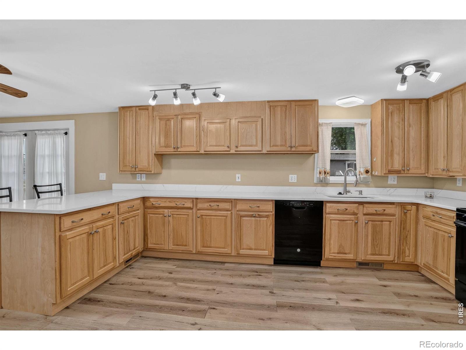 Image 4: Large Kitchen Image 4: Large Kitchen