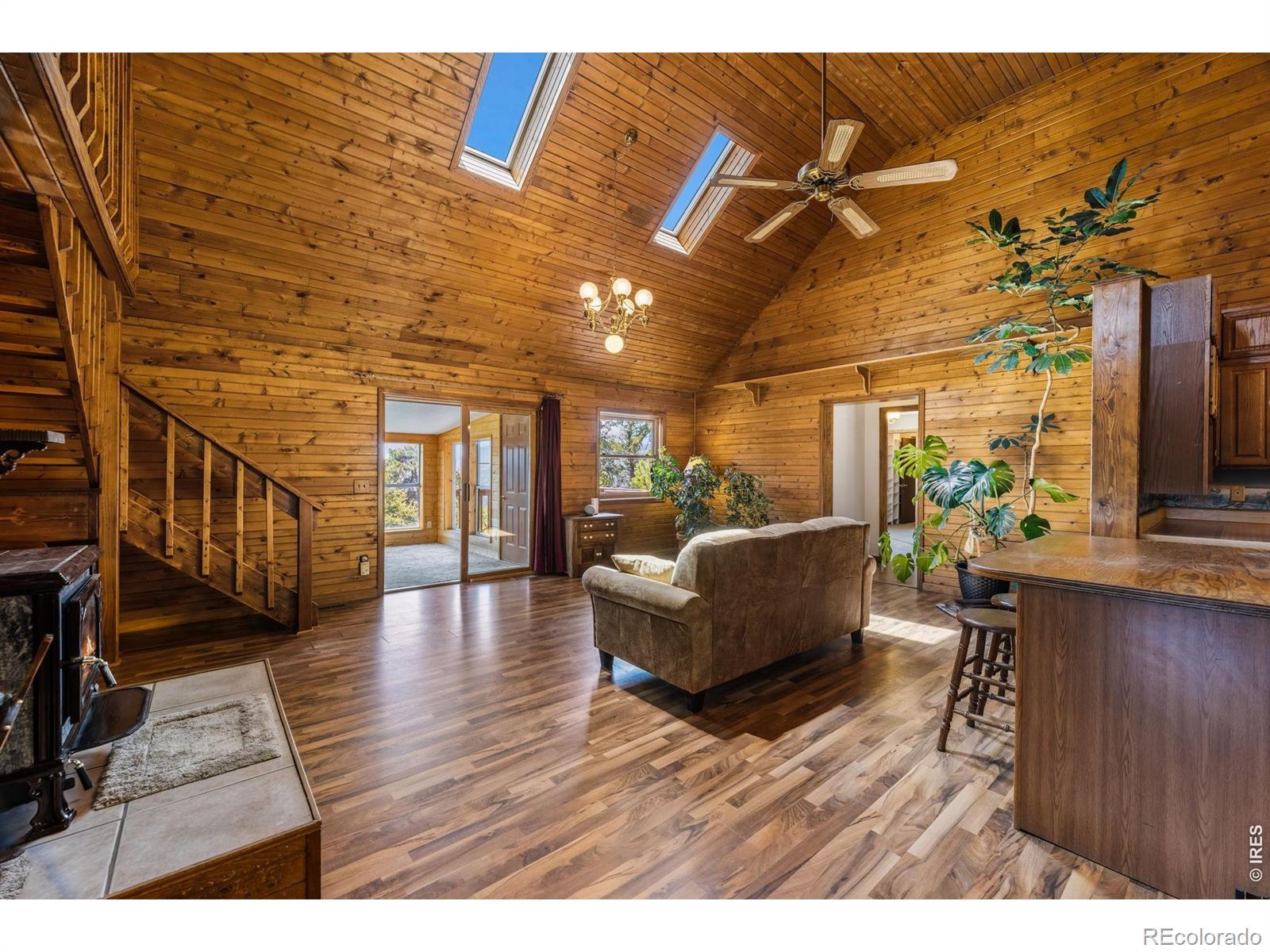 Image 4: Living room from the entry