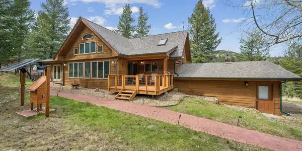 733 Lakeshore Drive