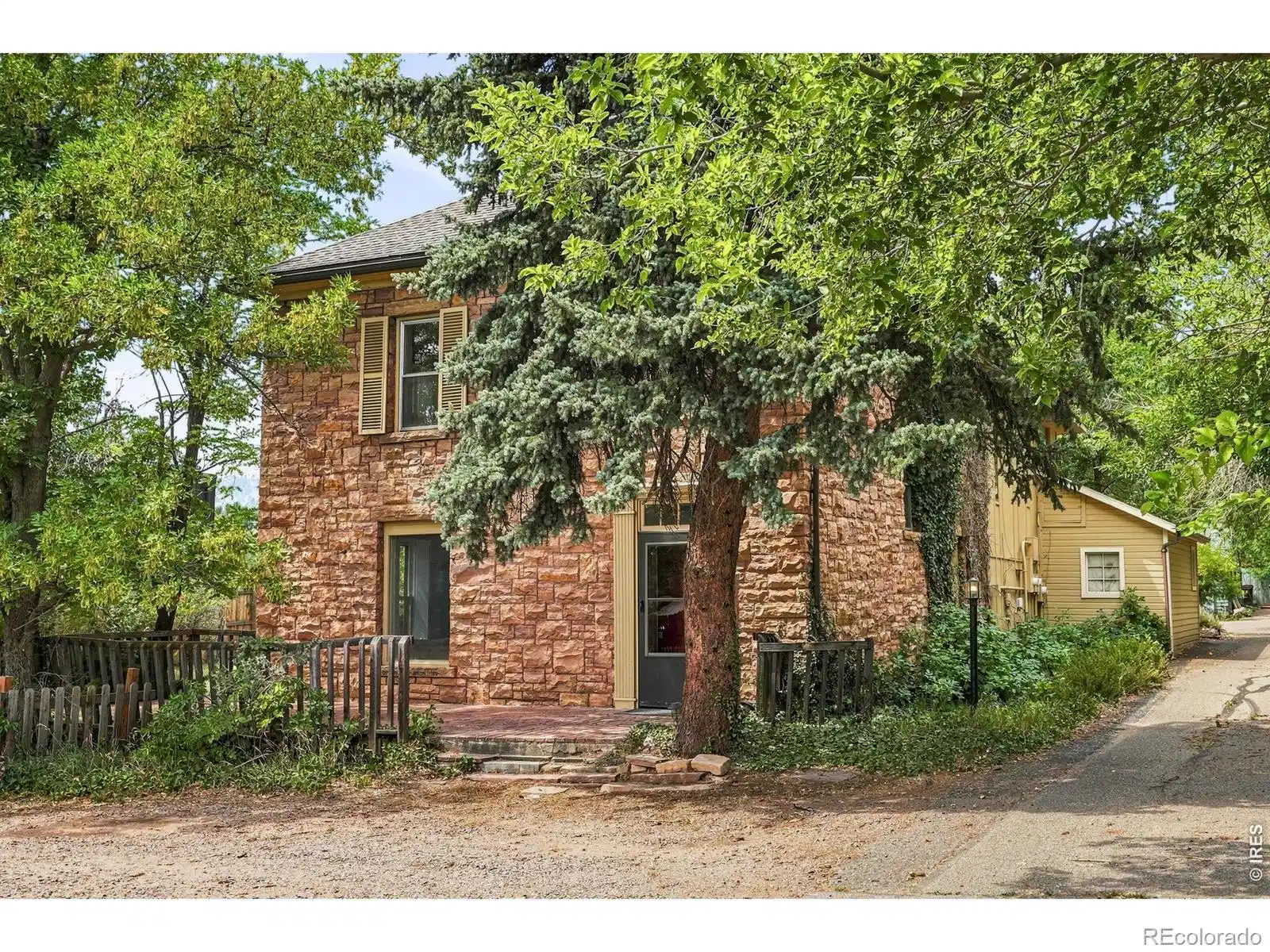 Image 1: Classic 1898 Denver Square architecture Image 1: Classic 1898 Denver Square architecture