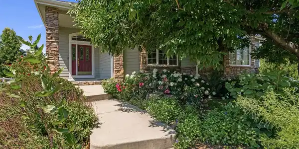 Image 3: Incredible mature landscaping Image 3: Incredible mature landscaping