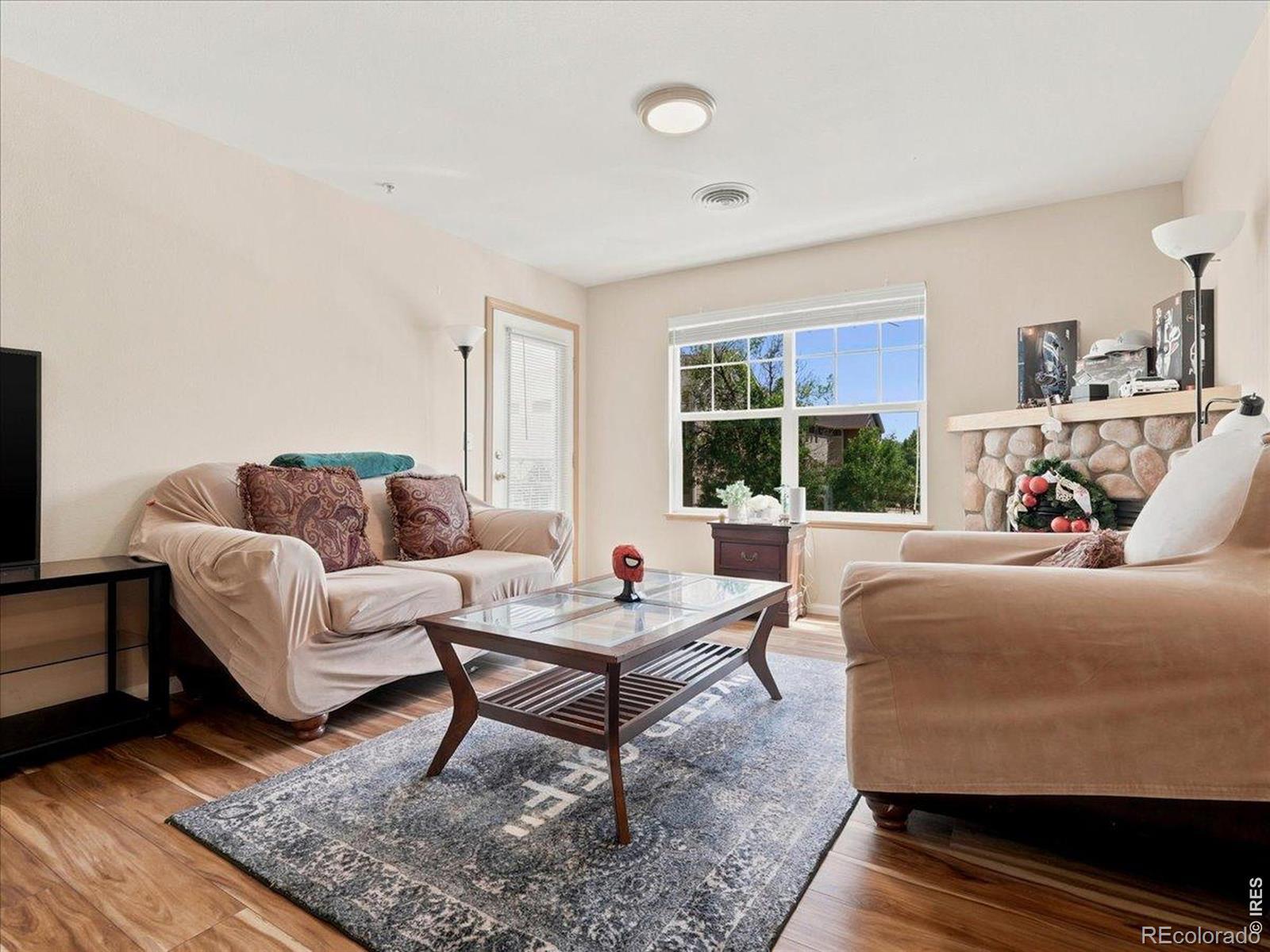 Image 4: Living Room Image 4: Living Room