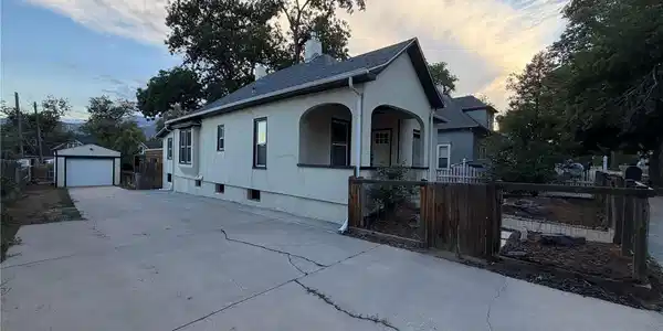 911 W Pikes Peak Avenue