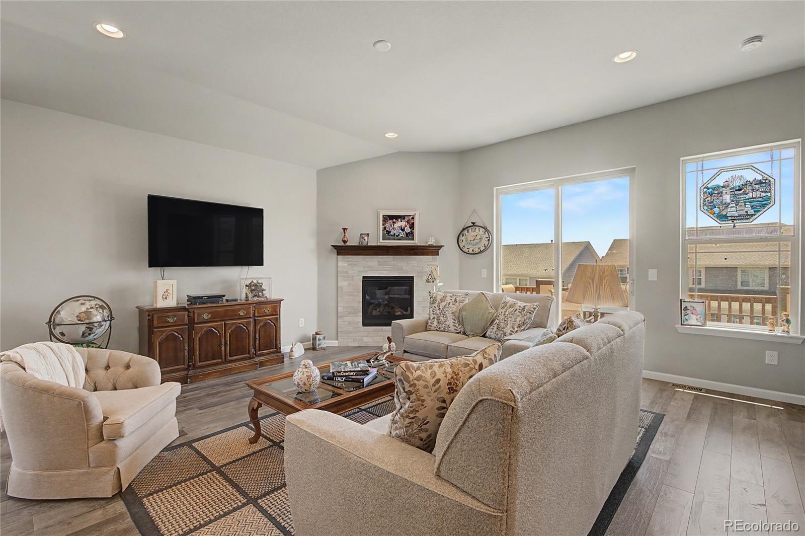 Image 4: Living Room Image 4: Living Room