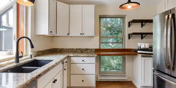 Image 3: Custom remodeled kitchen Image 3: Custom remodeled kitchen
