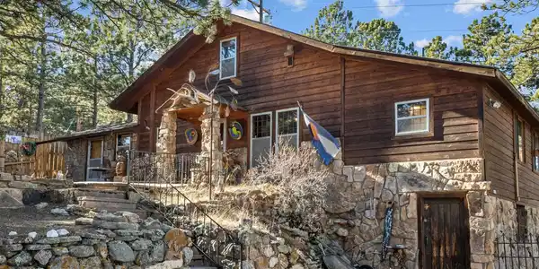 825 Fawn Lane