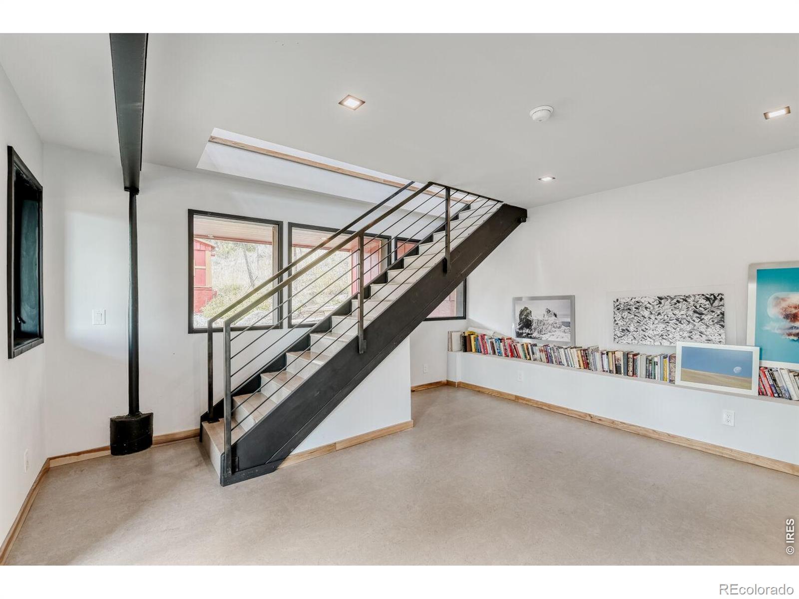 Image 4: Entry Image 4: Entry