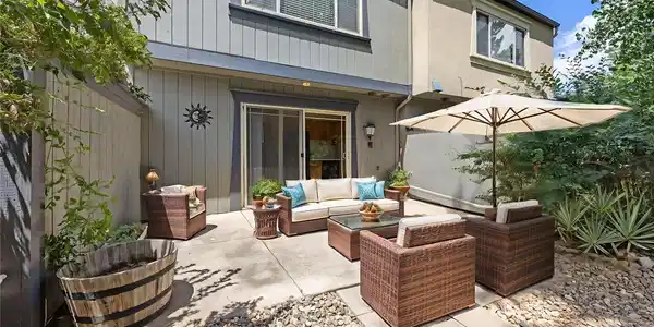 800 W Moorhead Circle