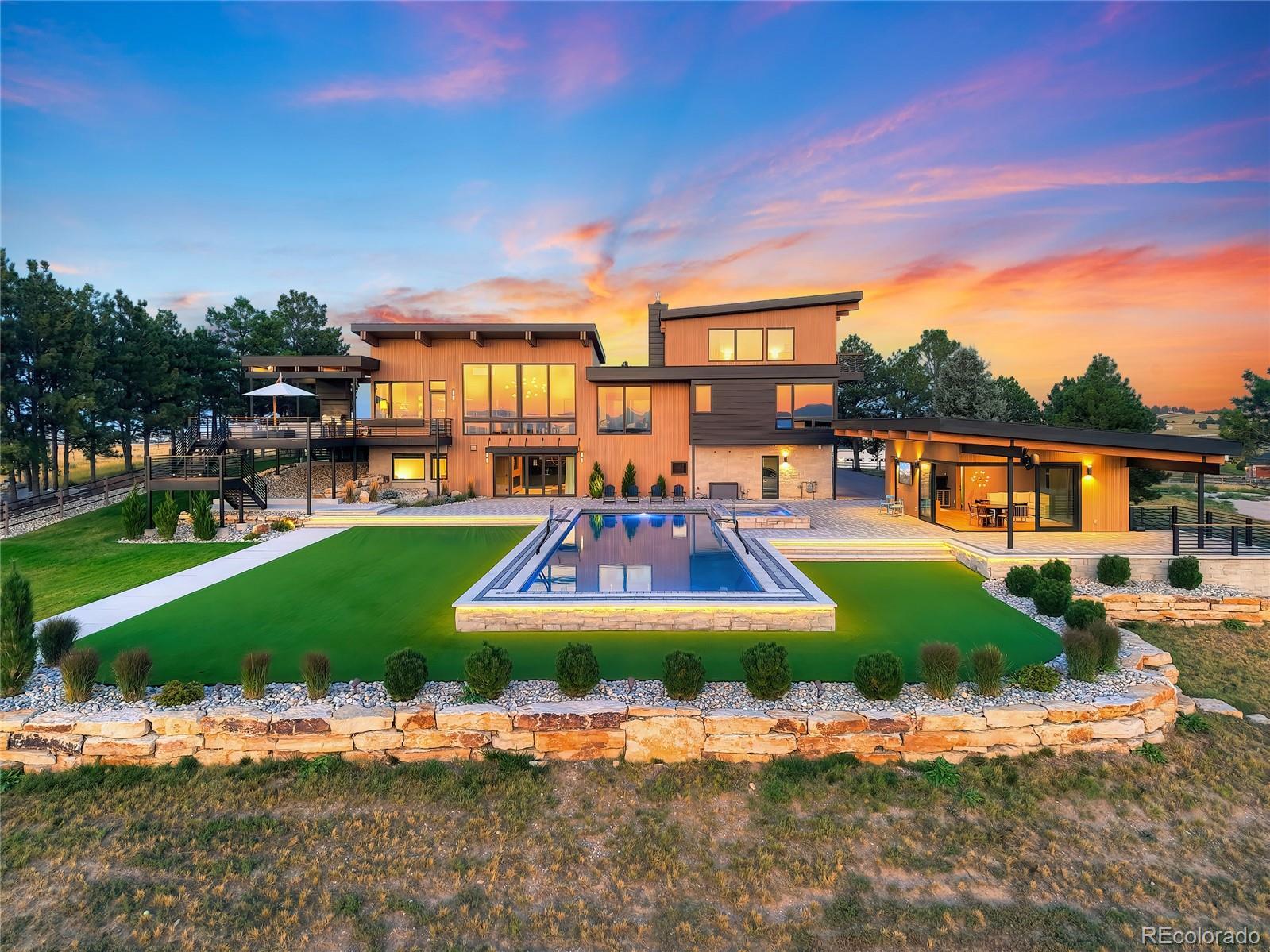 Image 2: 20 Meter Swimming Pool