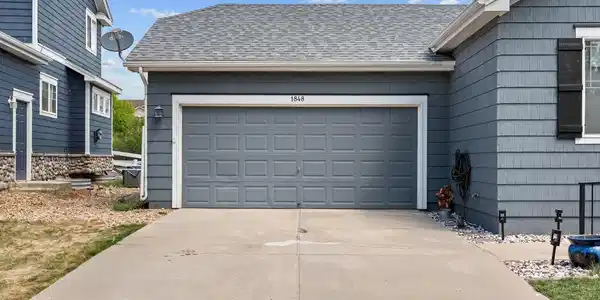 Image 4: 2 Car Garage Image 4: 2 Car Garage