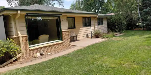 Image 2: Coffee in Paradise Steel Siding, newer roof Secluded Front Yard Surrounded by Trees Image 2: Coffee in Paradise Steel Siding, newer roof Secluded Front Yard Surrounded by Trees
