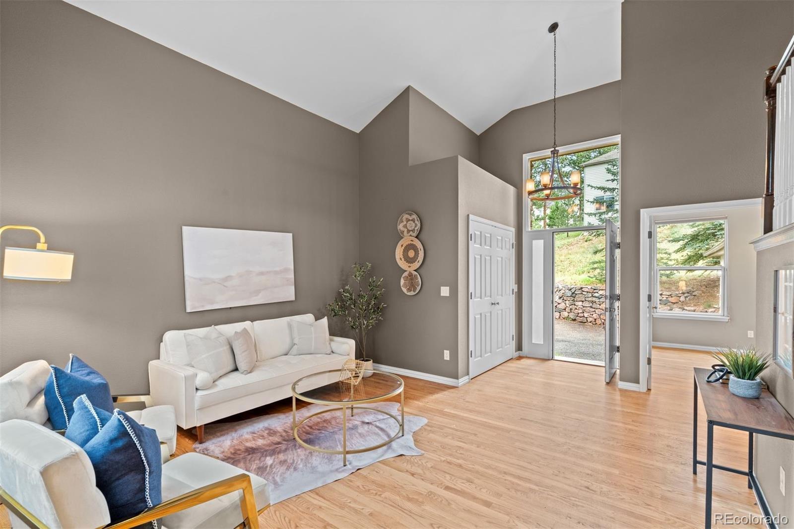 Image 3: Entrance and Living Room