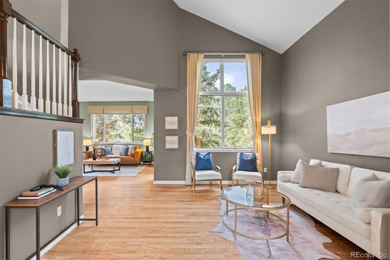 Image 4: Living Room